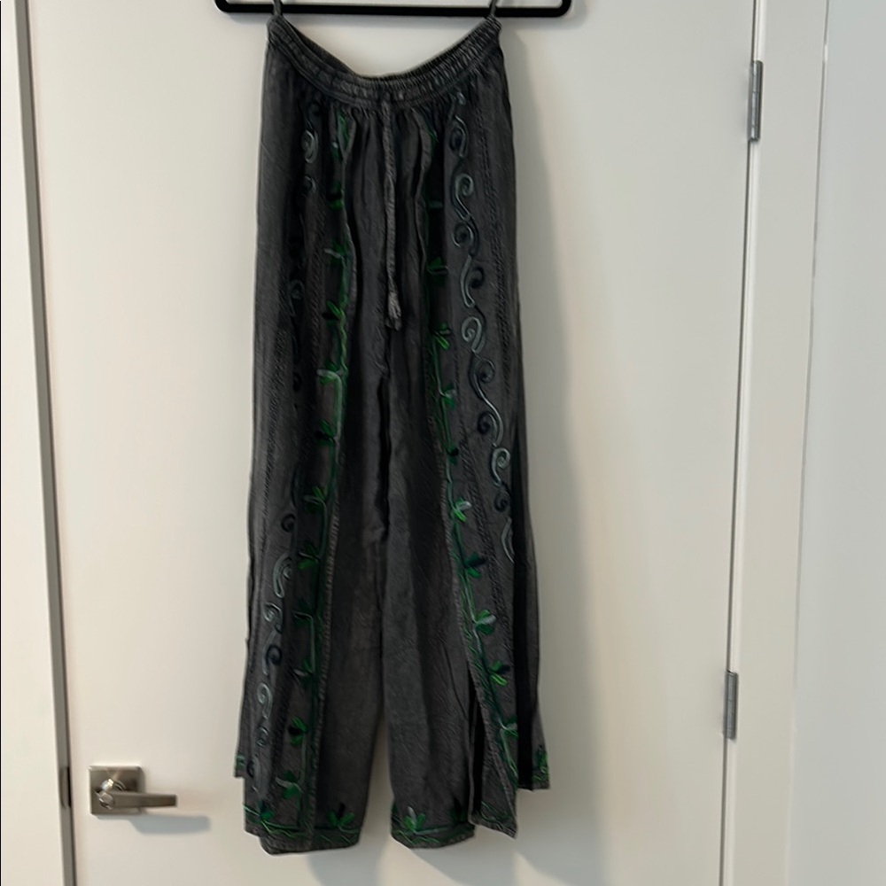 NWOT S-L Cotton Kantha Gray and Green Embroidered Pants